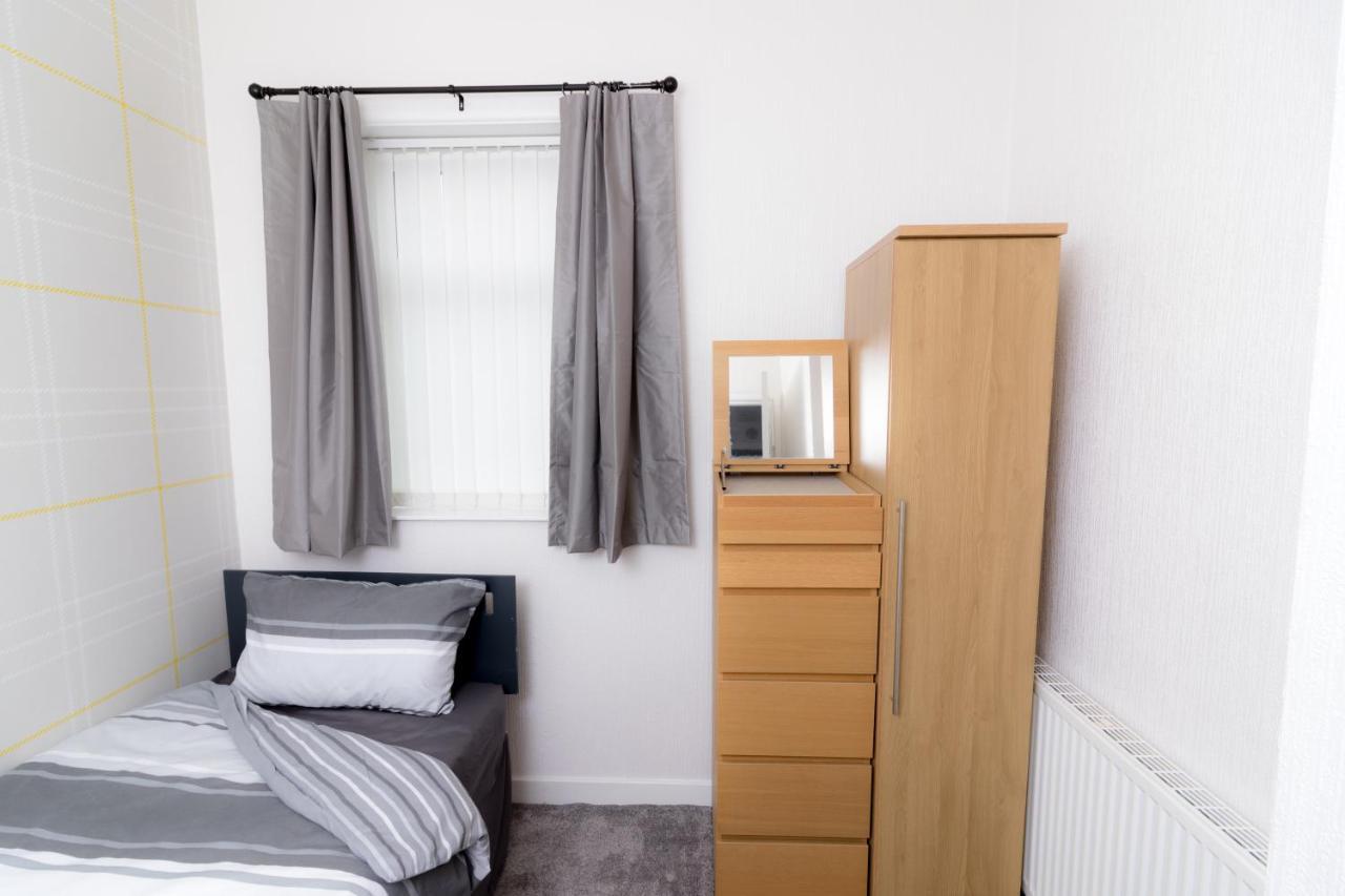 Entire House - 2 Bedroom - 3 Bed - Free Wifi - Tv Clayton-le-Moors Eksteriør bilde