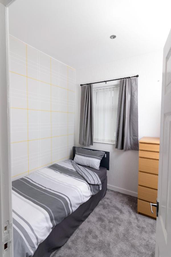 Entire House - 2 Bedroom - 3 Bed - Free Wifi - Tv Clayton-le-Moors Eksteriør bilde
