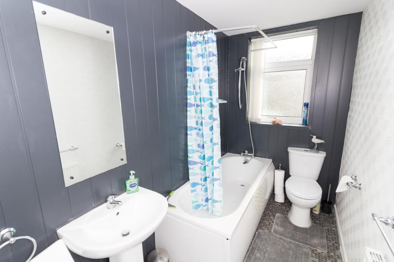 Entire House - 2 Bedroom - 3 Bed - Free Wifi - Tv Clayton-le-Moors Eksteriør bilde