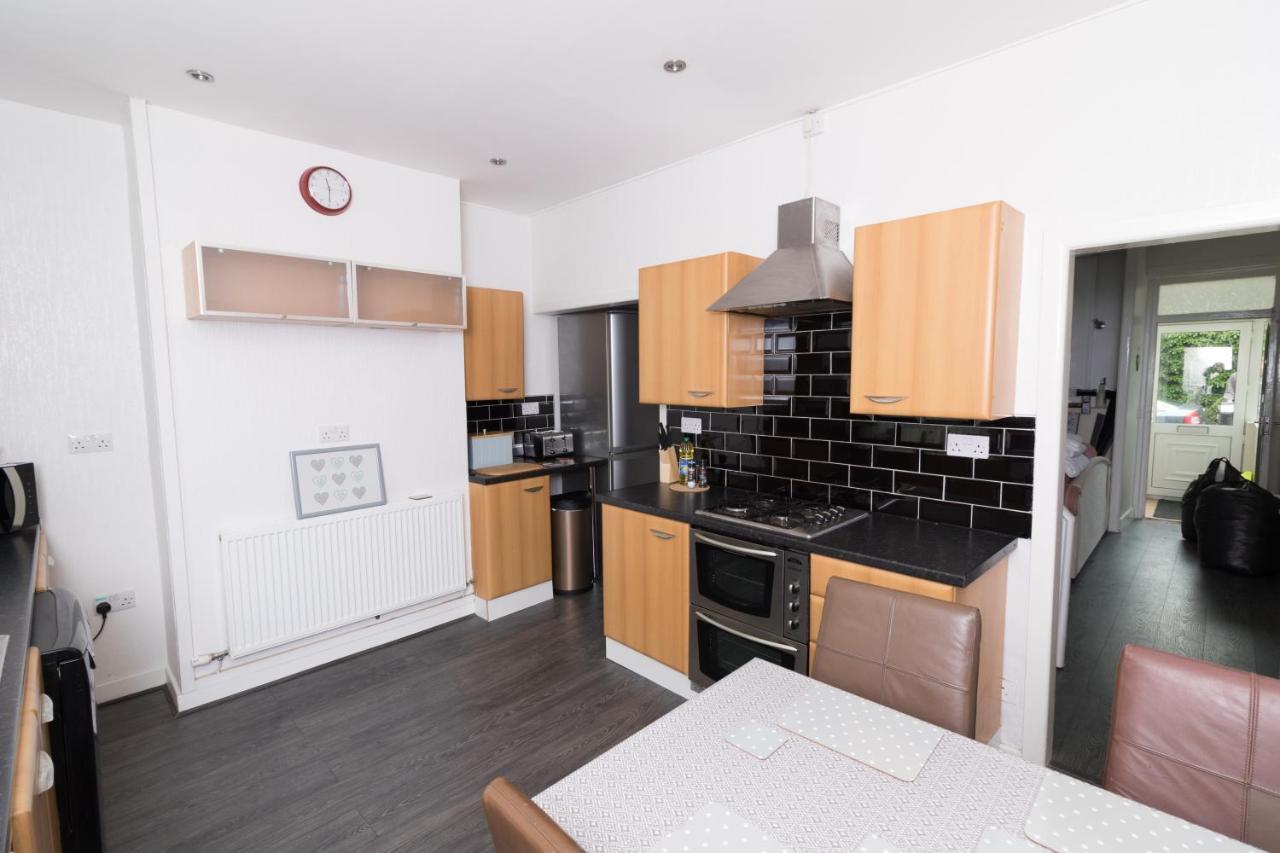 Entire House - 2 Bedroom - 3 Bed - Free Wifi - Tv Clayton-le-Moors Eksteriør bilde