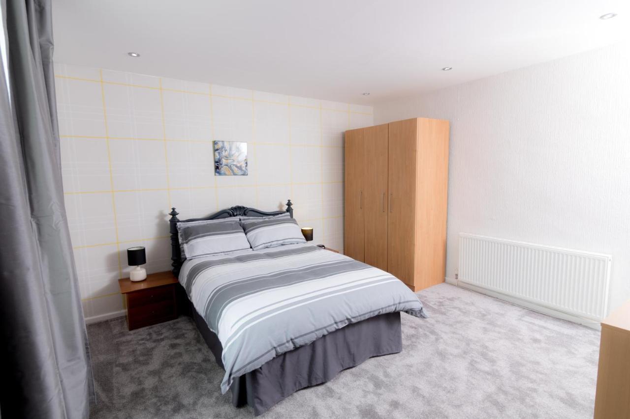 Entire House - 2 Bedroom - 3 Bed - Free Wifi - Tv Clayton-le-Moors Eksteriør bilde