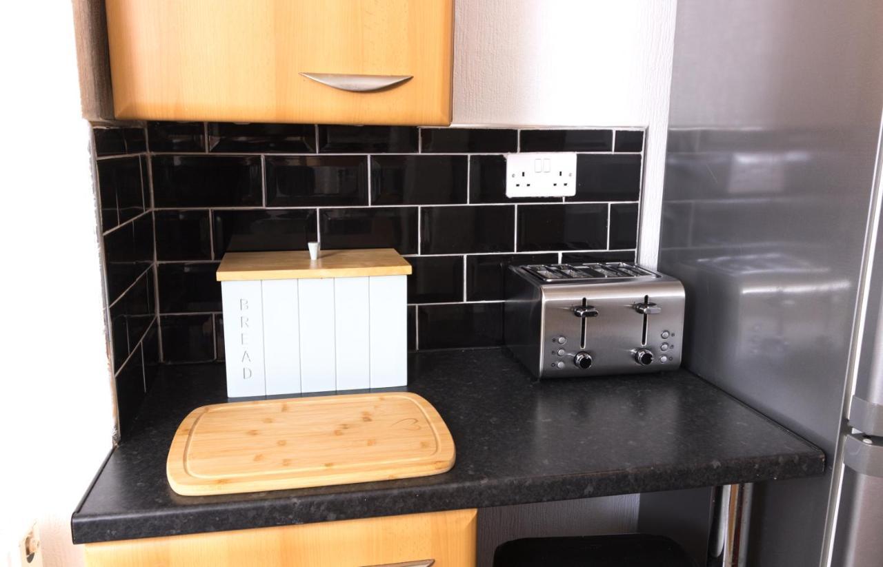 Entire House - 2 Bedroom - 3 Bed - Free Wifi - Tv Clayton-le-Moors Eksteriør bilde
